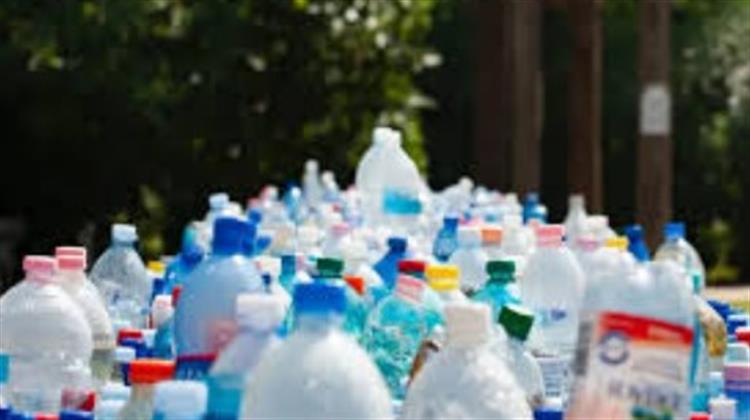 Μεγάλες Εταιρείες Ζητούν Μείωση Παραγωγής Πλαστικού